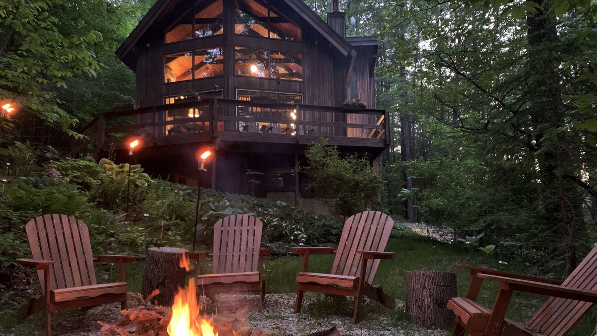 Ithaca Cabin | Contemporary lodge tucked in serene woods, yet minutes to Cornell, IC & downtown