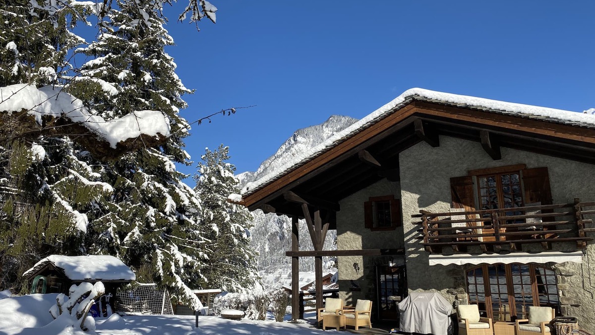Le Chable Ski Chalet | Contemporary luxury chalet with heat pool, hot-tub in a stunning alpine location