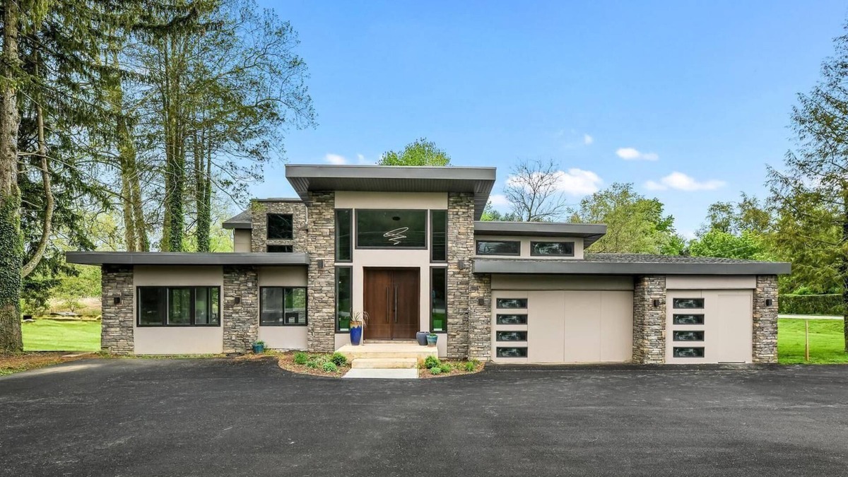 Stevenson Villa | Contemporary Luxury Villa in Convenient Baltimore County