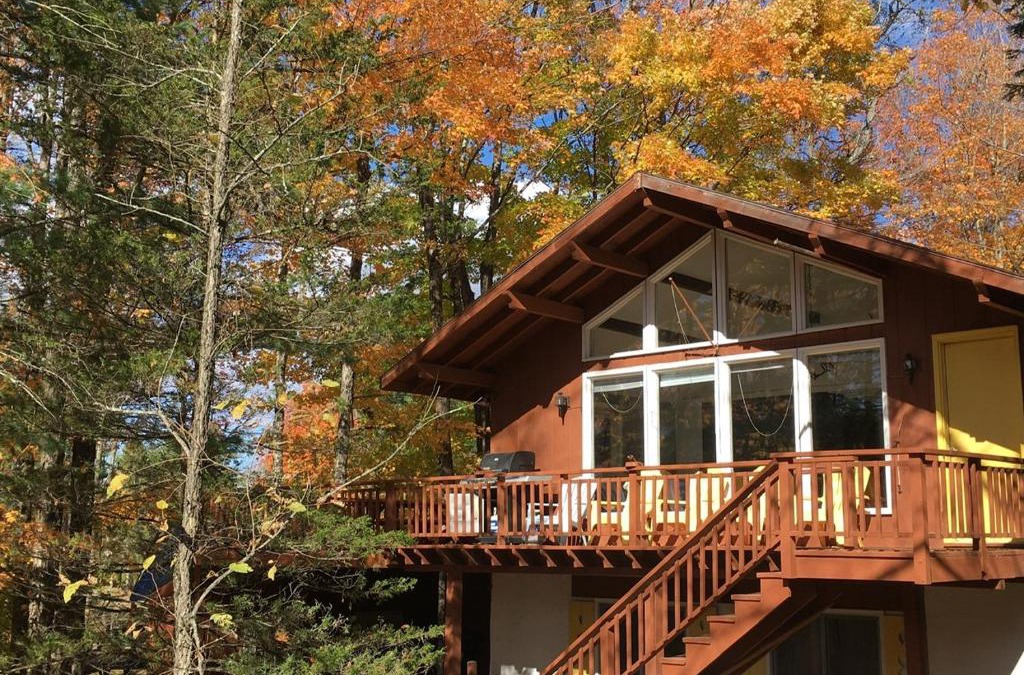Londonderry Ski Chalet | Contemporary Magic Mountain Chalet Close to Skiing, Hiking, Fun