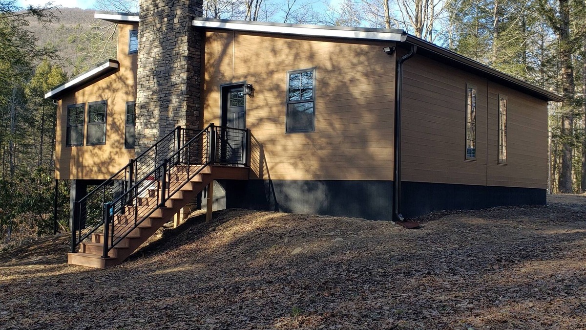 Bodines Cottage | Contemporary Mountain Gem- 20 mins to Williamsport- w/Creek Views- Sleeps 6