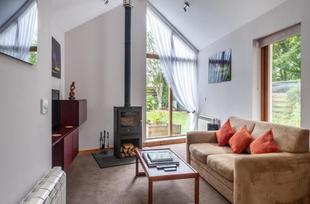Glenmorangie Apartment | Contemporary One Bedroom Apartment Close To All Amenities In Conservation Area