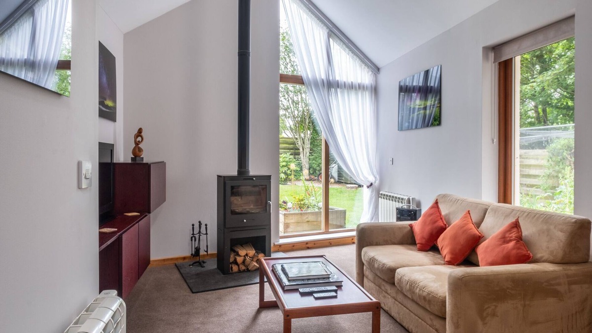 Glenmorangie Apartment | Contemporary One Bedroom Apartment Close To All Amenities In Conservation Area