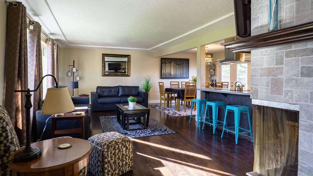 Hazelwood House | Contemporary Portland Home - 15 minutes to Everything - King Bed