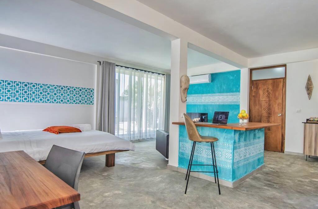 Beira Apartment | Contemporary Private Studio with Pool and Kitchen