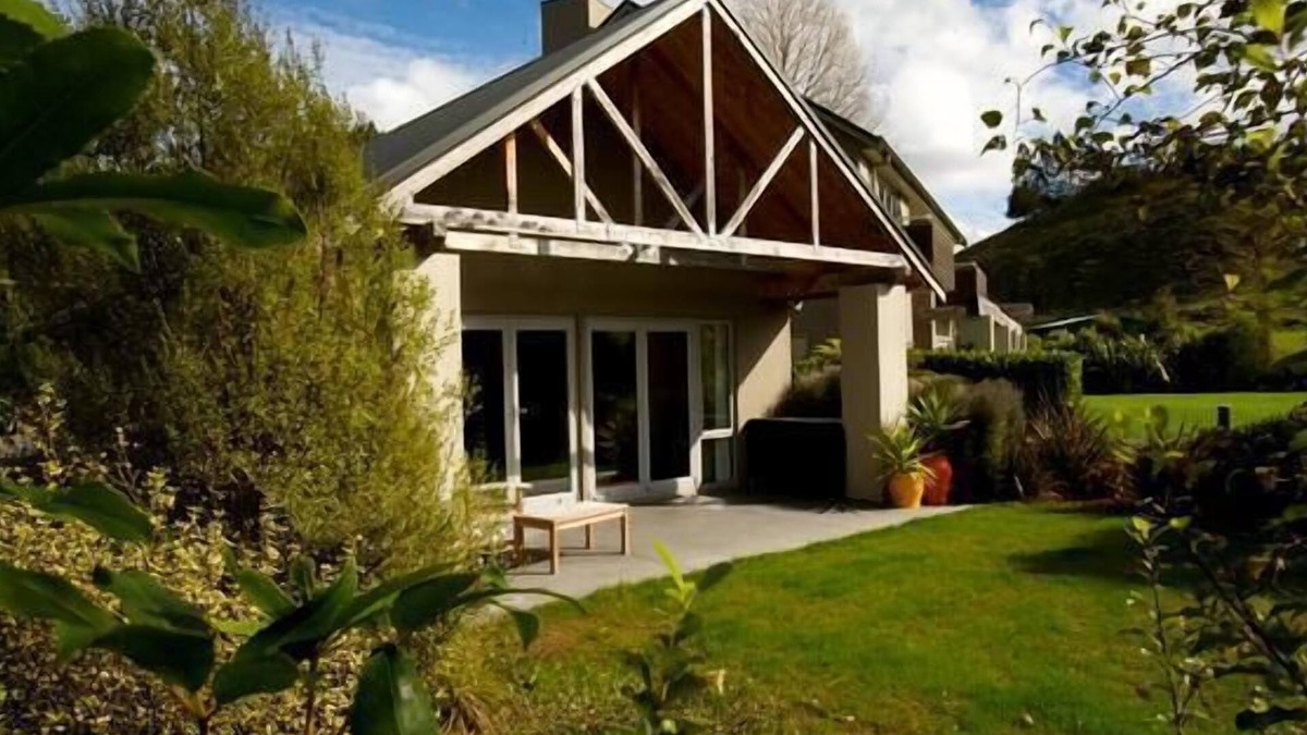 Lake Okareka Cottage | Contemporary relaxed Cottage on 100 acres