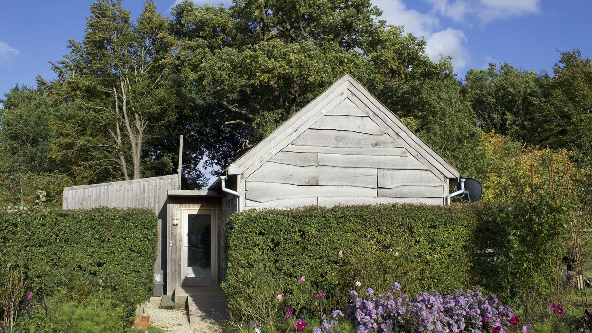 Chipping Norton Cabin | Contemporary rural cabin in the Cotswolds