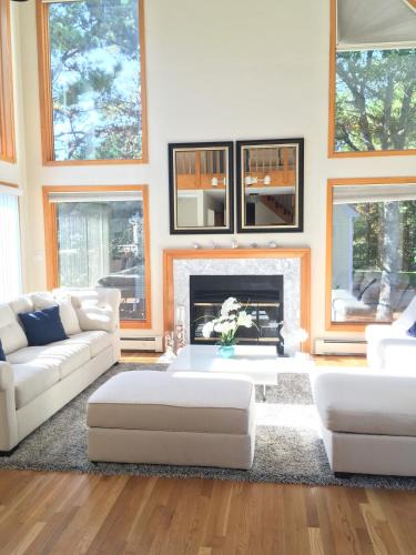 Mashpee House | Contemporary & Spacious South Cape Beach House