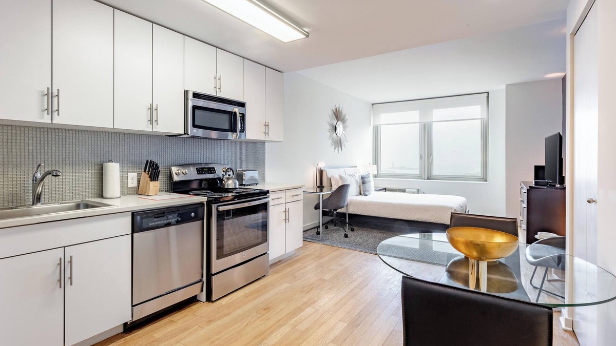 The Waterfront Apartment | Contemporary Studio in Jersey City Near Manhattan