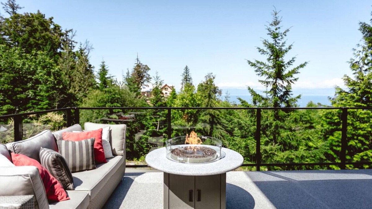 Regional District of Nanaimo House | Contemporary Studio with Panoramic Ocean Views
