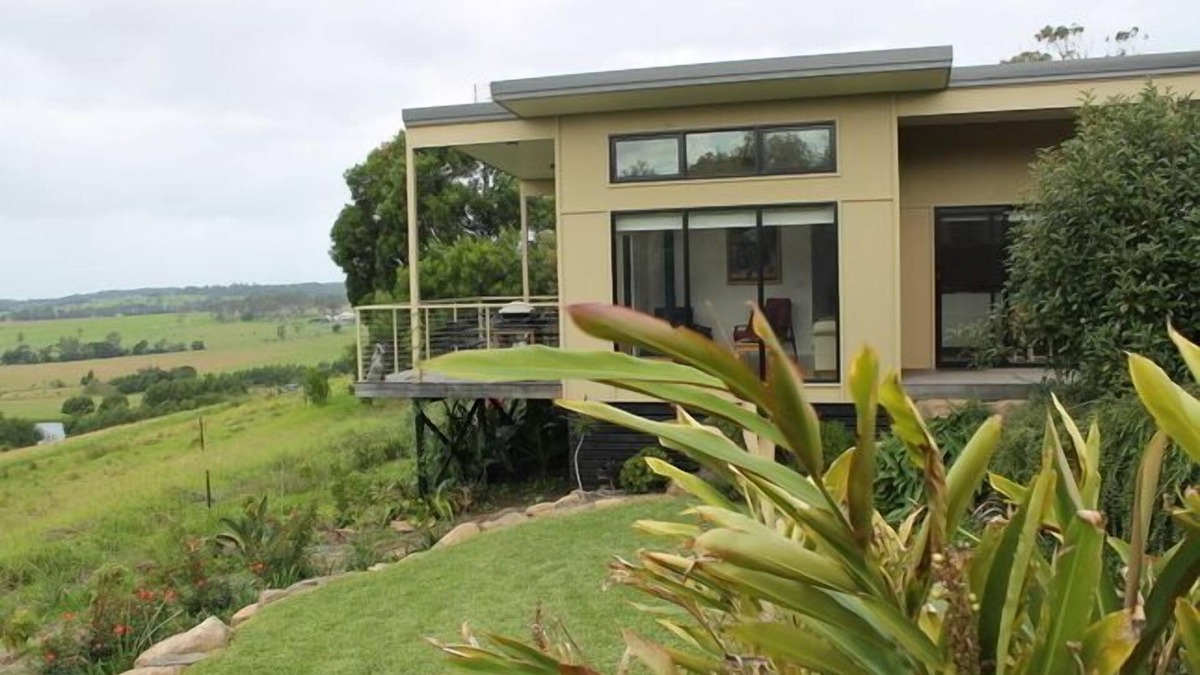 Croobyar House | Contemporary stylish luxury retreat featuring passive solar design + wood heater