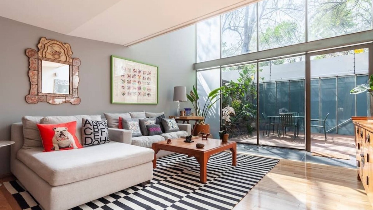 San Miguel Chapultepec House | Contemporary townhouse with plenty of light