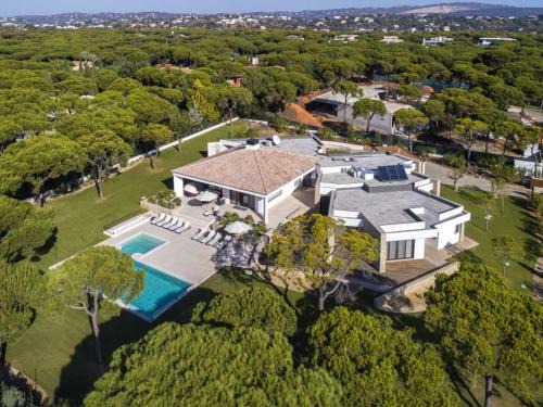 Vilamoura Villa | Contemporary Vilamoura Villa Stunning Open Plan Design Villa Azure Elegance Large Private Pool