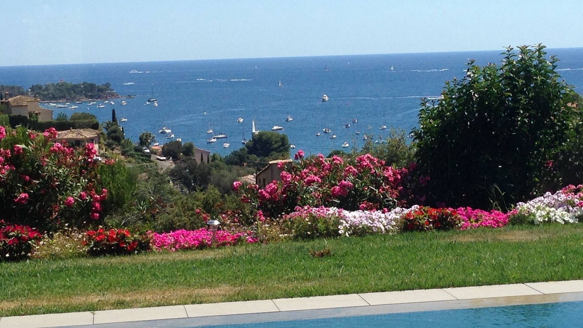 Saint-Raphael Villa | Contemporary villa, exceptional sea and Esterel view
