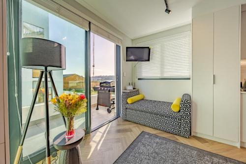 Bloubergstrand Apartment | Contemporary Zen Studio, Bloubergstrand