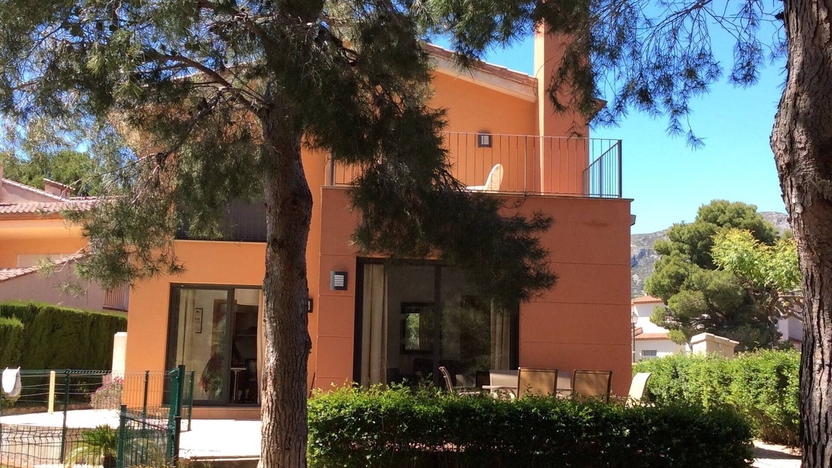 Bonmont Terres Noves Villa | contempory villa with pool in heart of bonmont golf complex