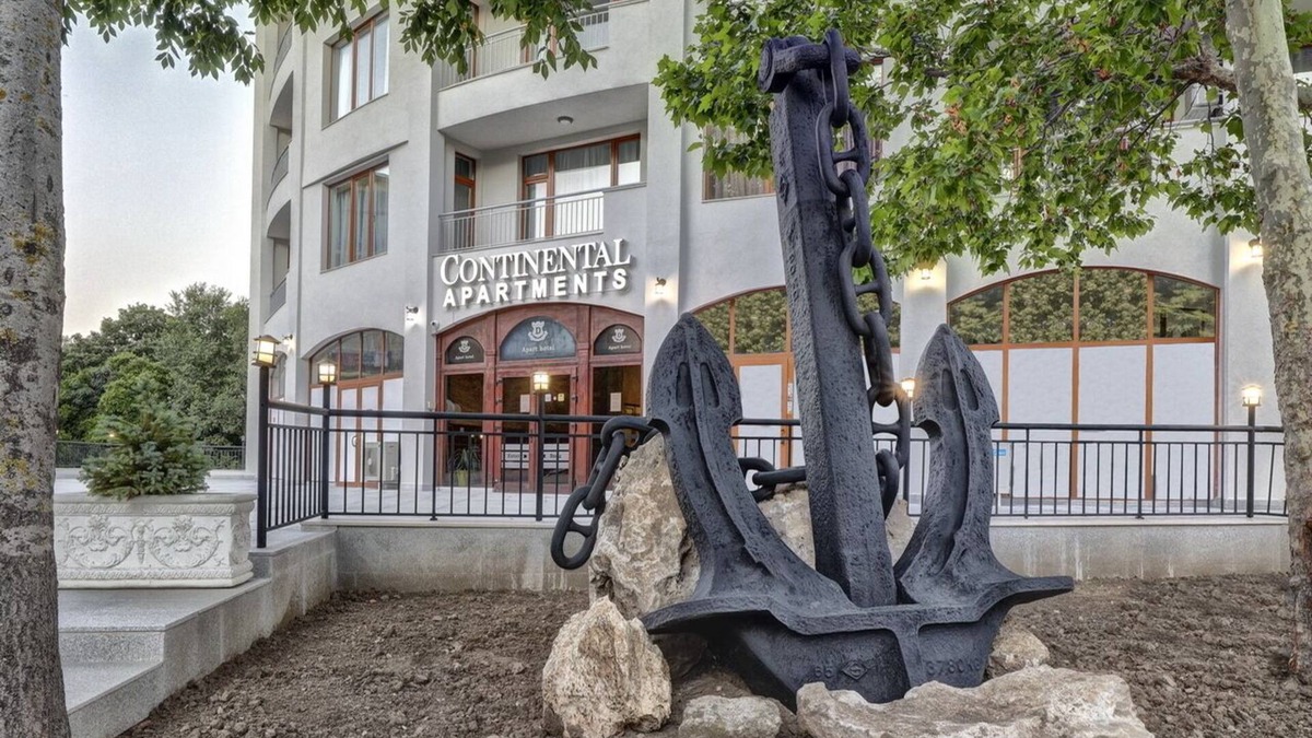 Golden Sands Apartment | Continental Apartments are located a 7-minute walk from Golden Sands Centre