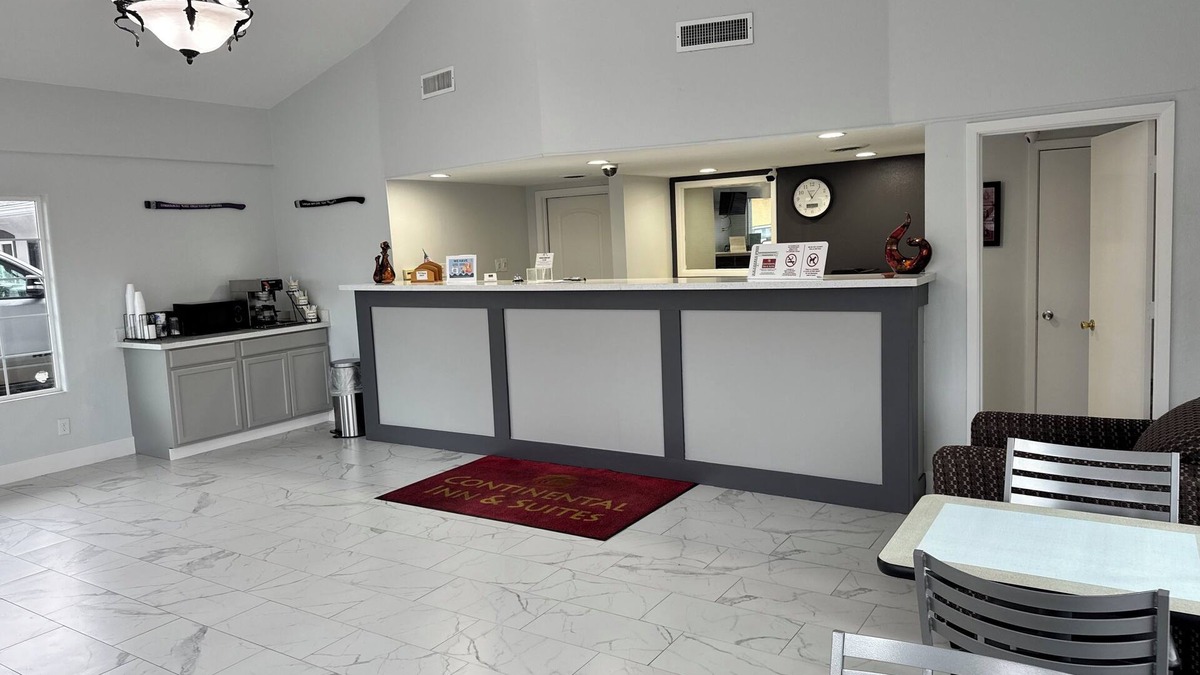 Nacogdoches Hotel | Continental Inn & Suites Nacogdoches TX/SFA University/Downtown