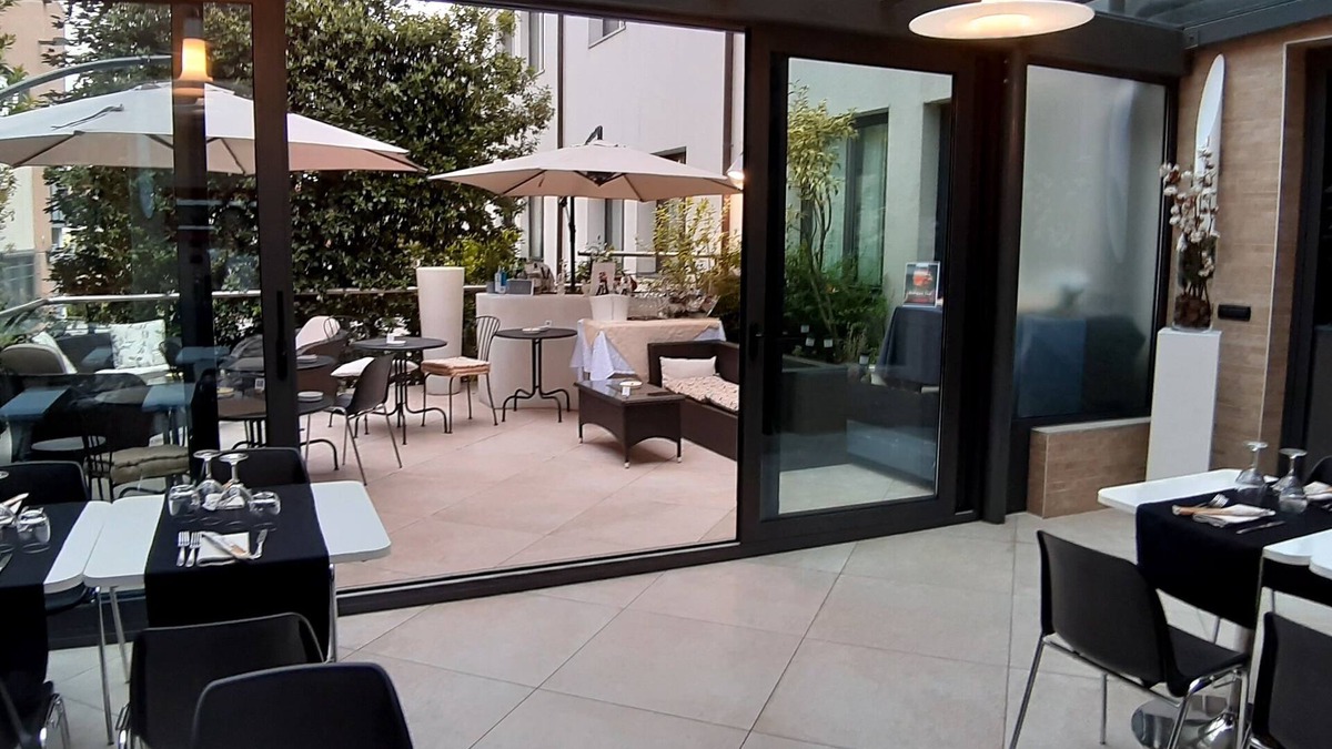 Riale Hotel | Continental Urban Art Hotel
