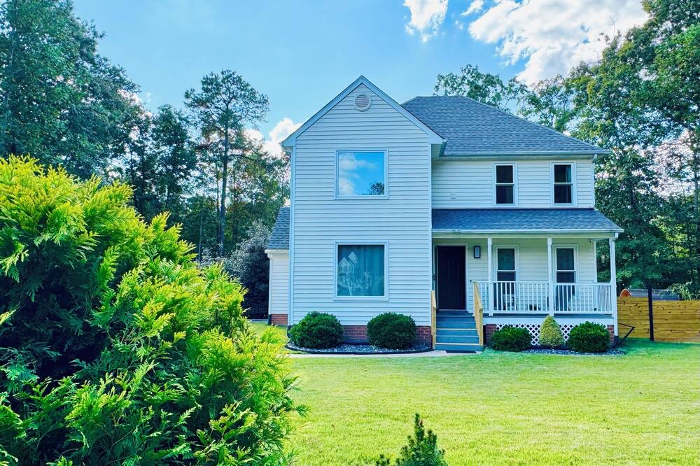 Quinton House | Contractor friendly, clean, quite, private, very large driveway. Super Hosts.