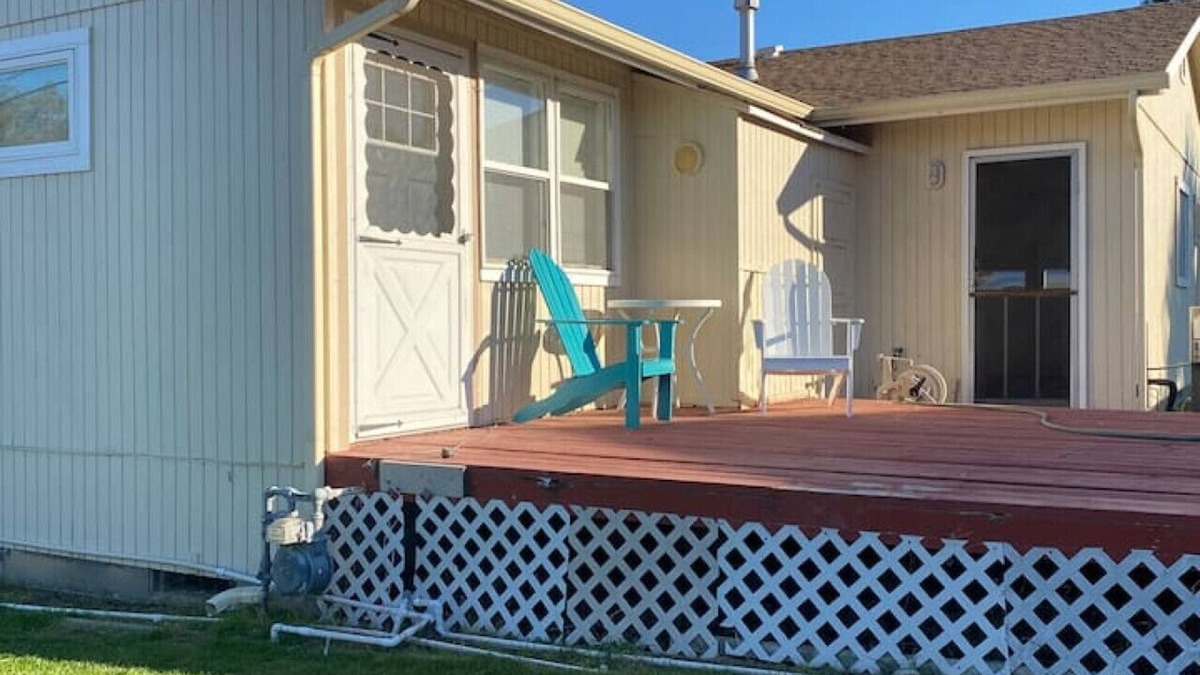 Umatilla House | Contractor-Friendly Stay Near Highway