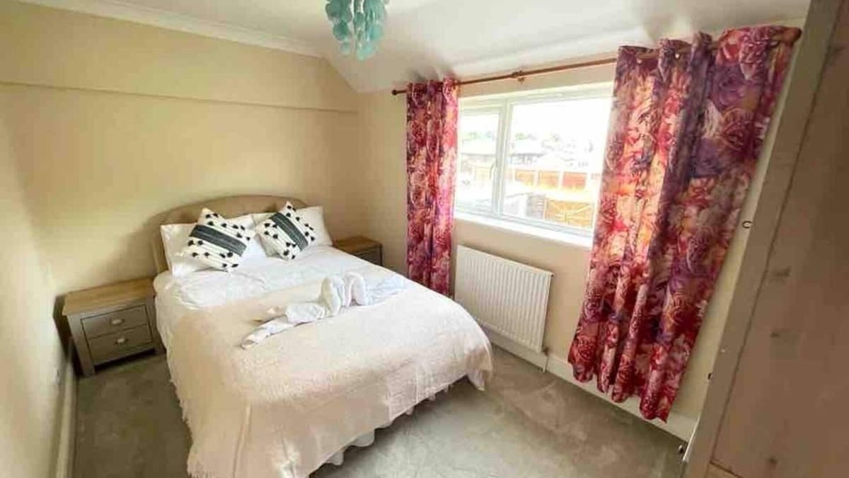 St Ives House | Contractors and families close to town centren