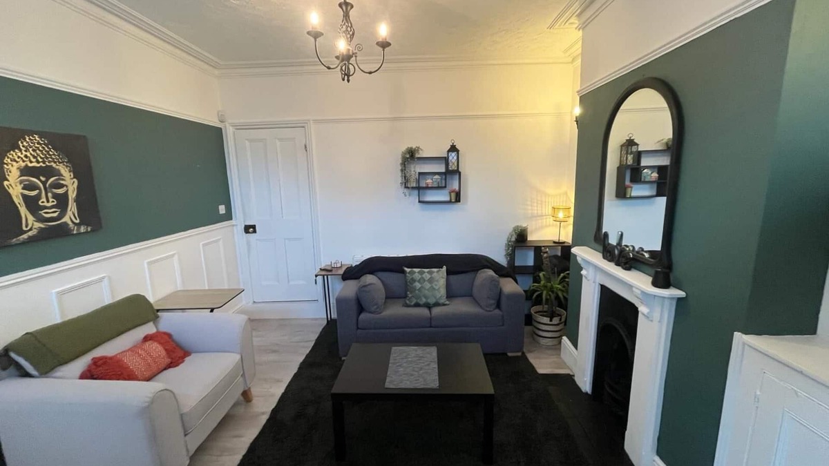 Ilkeston House | Contractors - Families - Couples - 3x Bedrooms + Sofa Bed - Sleeps 8 M1 J26&25