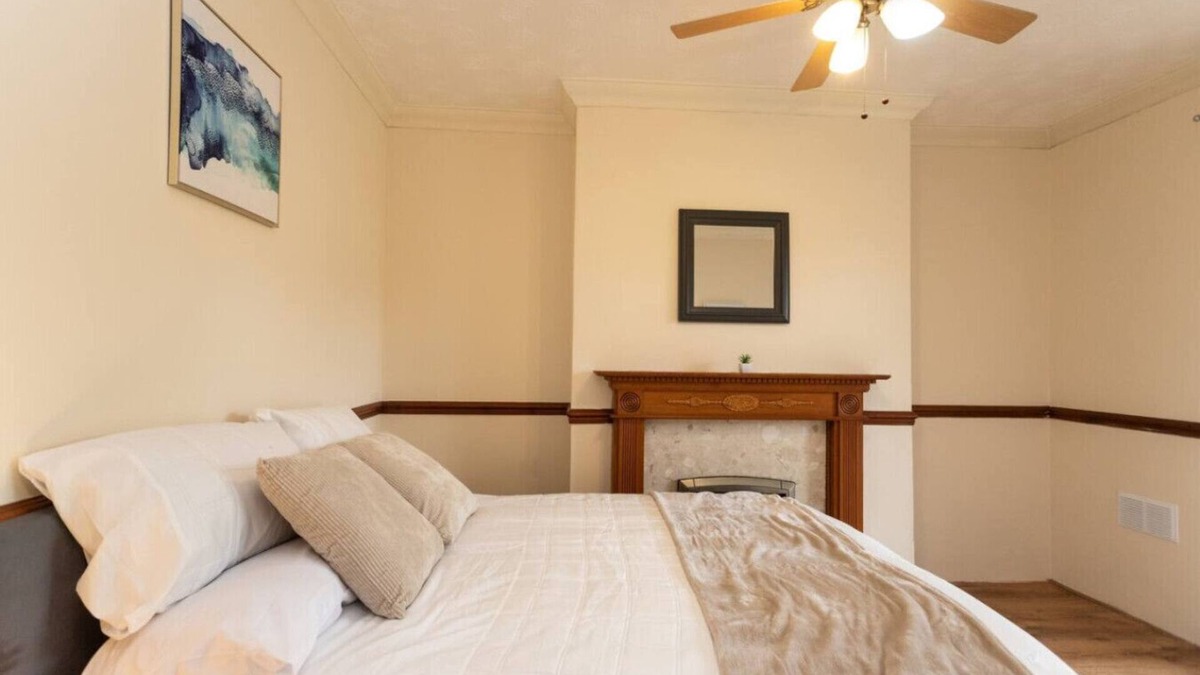 Staple Hill House | Contractors*Long Stays Discounts*Parking