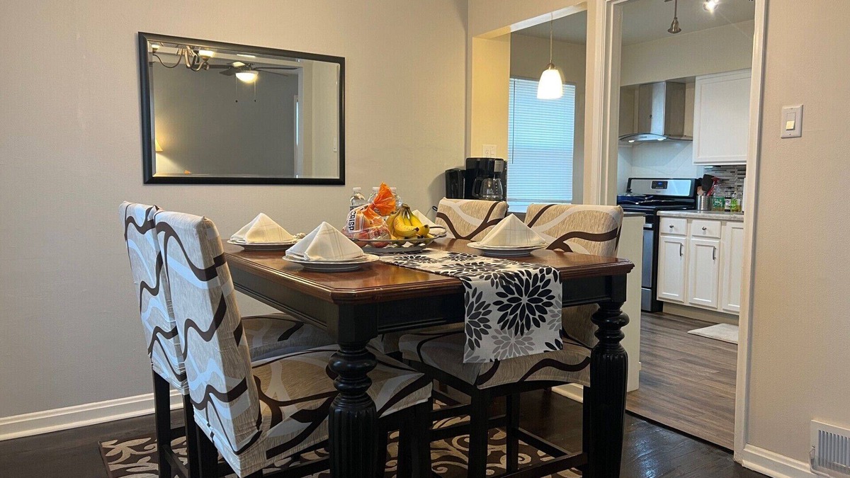 St. Louis House | Convenience 2 Bedroom House to Explore All of St Louis