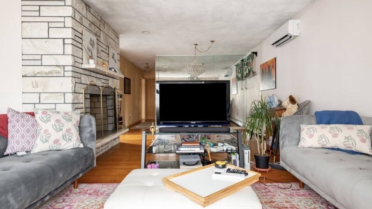 Revere House | Convenience at Conant! Home Away From Home For 5-8 guests!