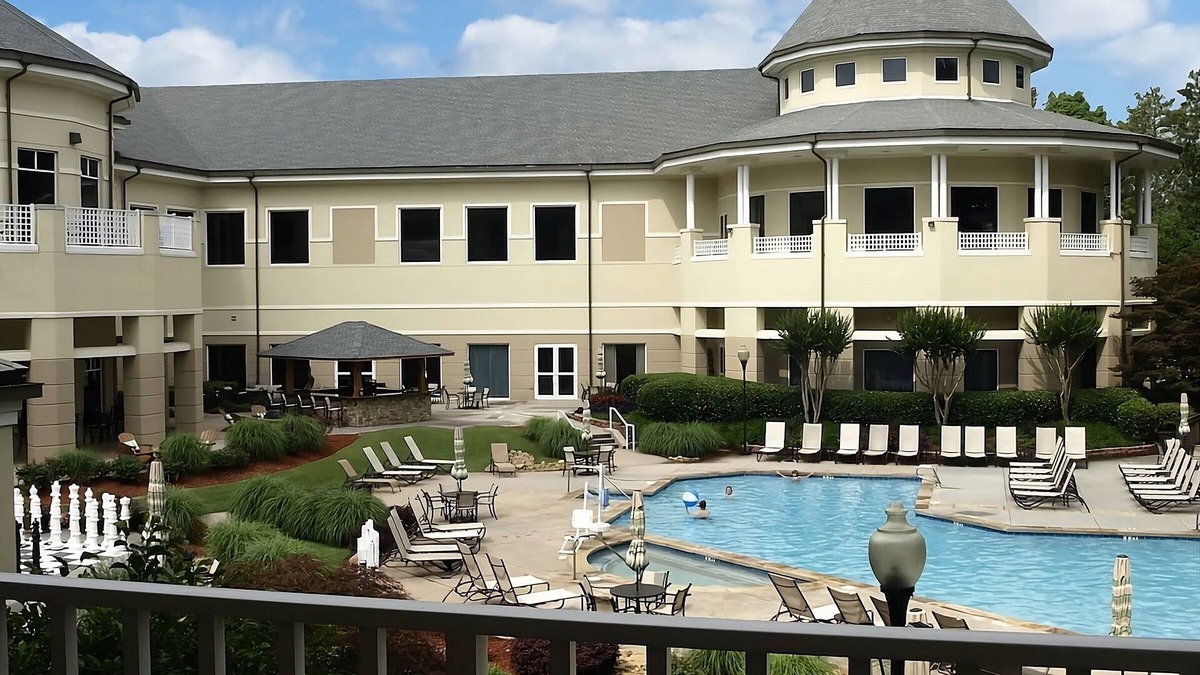 Stone Mountain Hotel | Convenience & Comfort! Minutes to Dinosaur Explore! FREE Parking, Pets Allowed!