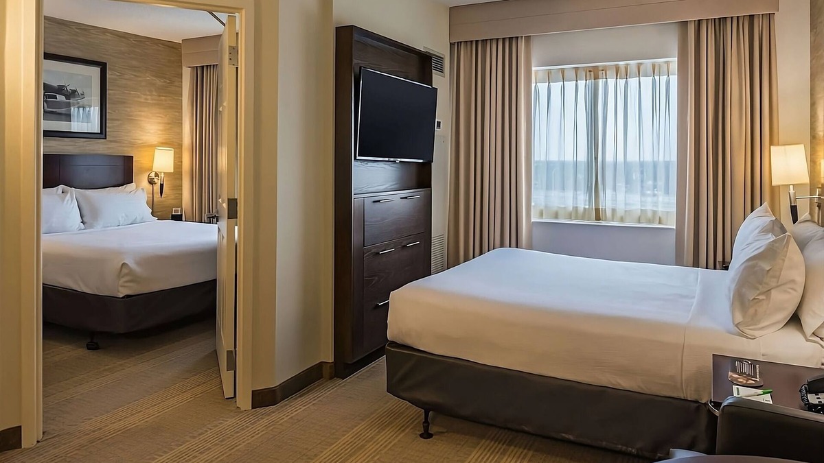 O'Hare Hotel | Convenience & Comfort! w/Airport Shuttle Service, Pet-friendly Property!