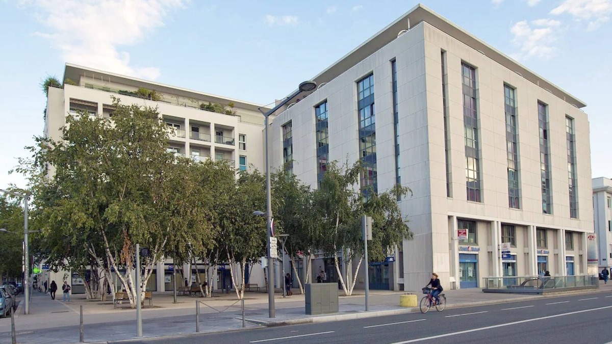 7th Arrondissement Apartment | Convenient 1BR Apartment: Near Train Stations