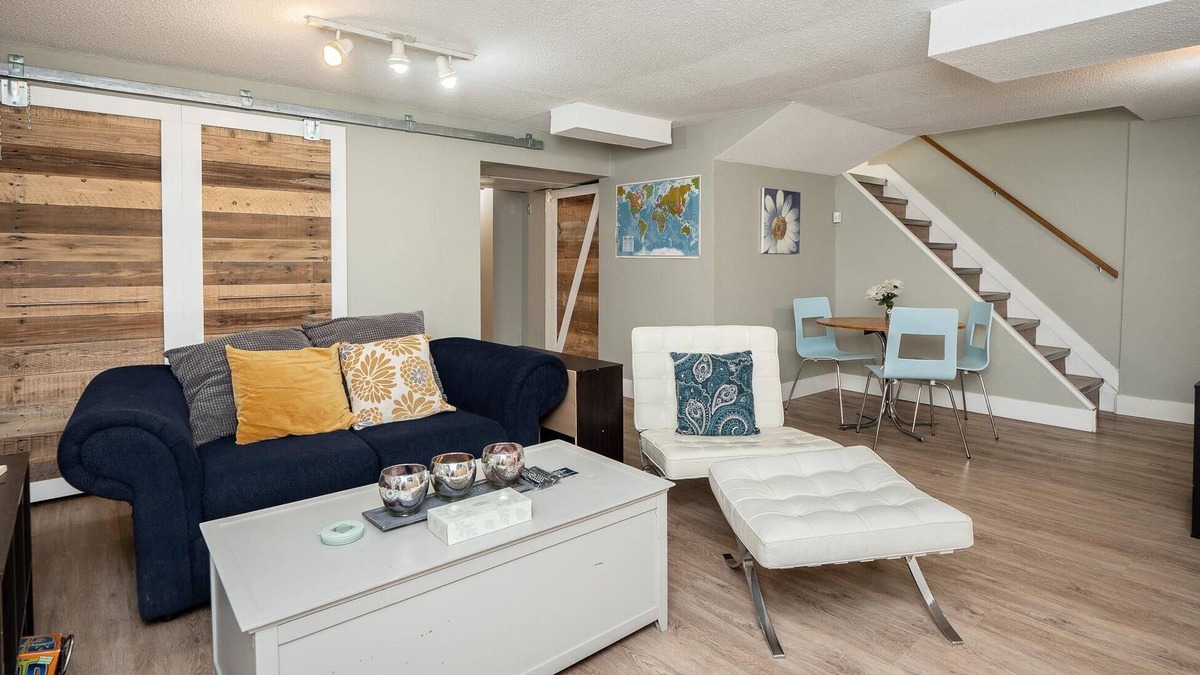 Tuxedo Apartment | Convenient 2 Bdr | Amazing Location + Priv. Entrance (496~B)