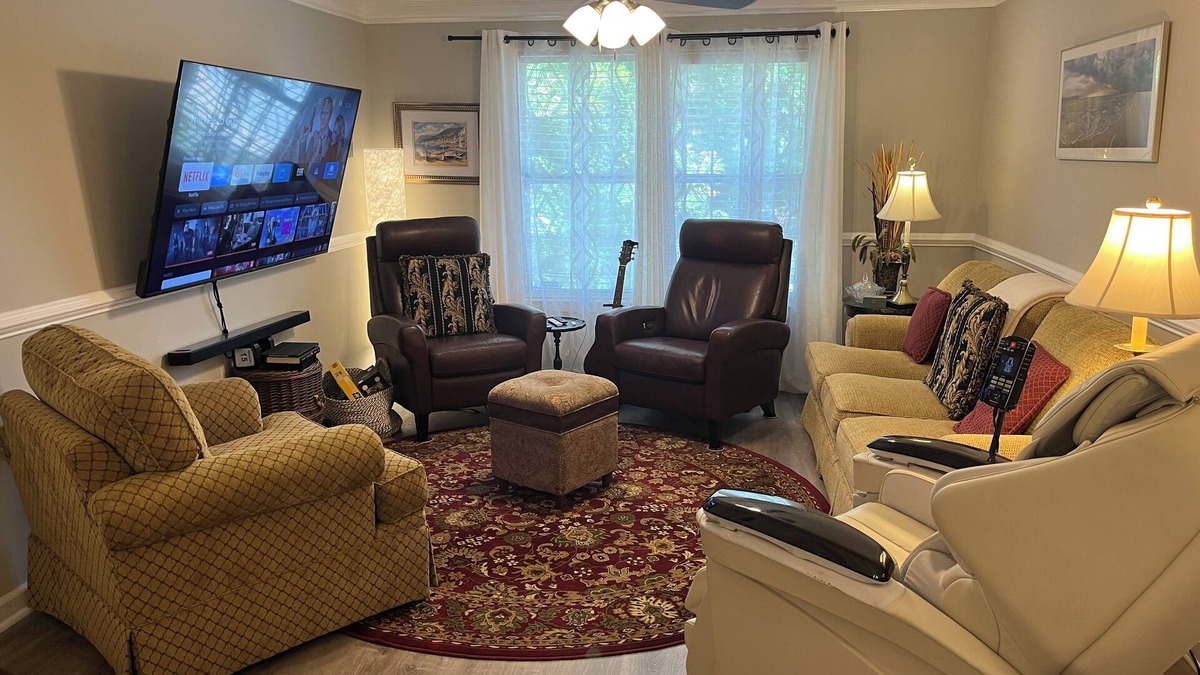 Athens Condo | Convenient 3 bed 2 bath condo near Memorial Park, Five-points, & UGA in Athens