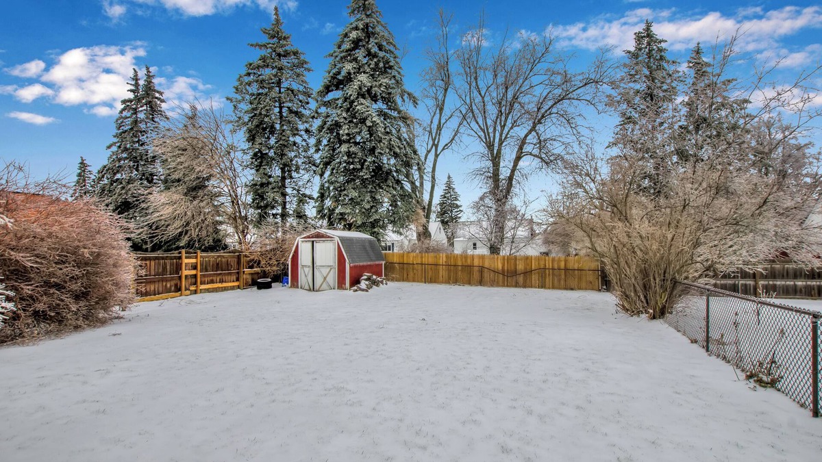 Lancaster House | Convenient 3-bedroom house with AC, WiFi in peaceful Bowmansville