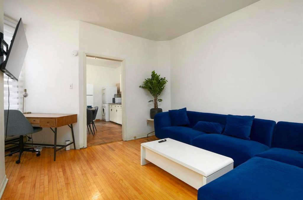 Mile End Apartment | Convenient 4BR in Mont Royal Downtown