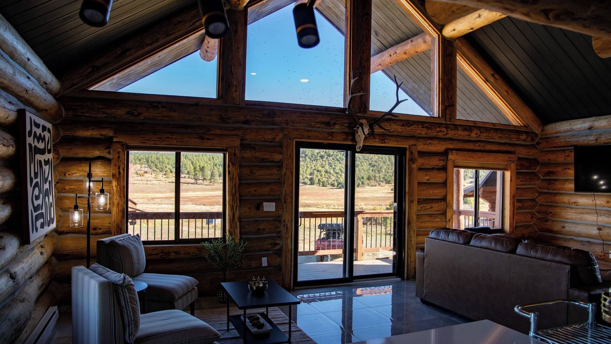 Mancos Cabin | Convenient and Peaceful 1-bedroom cabin on a ranch in Mancos with WiFi.