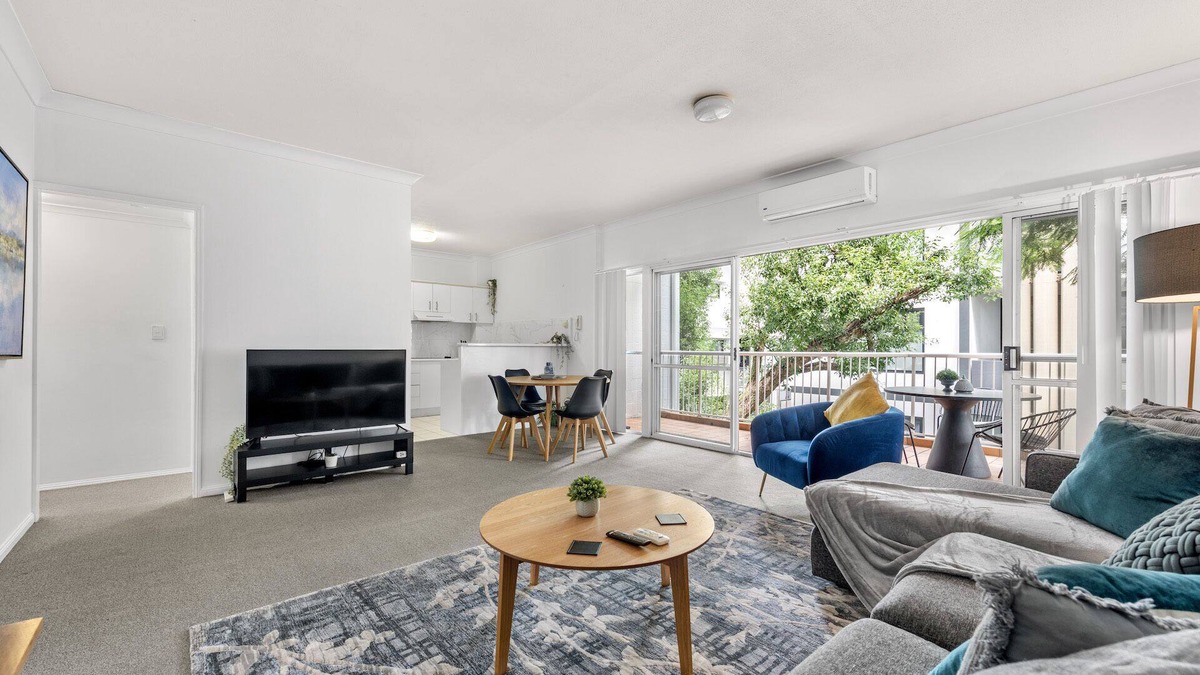 Indooroopilly Apartment | Convenient & Comfy! ~ 2Bed, 2Bath, 2Car, Balcony