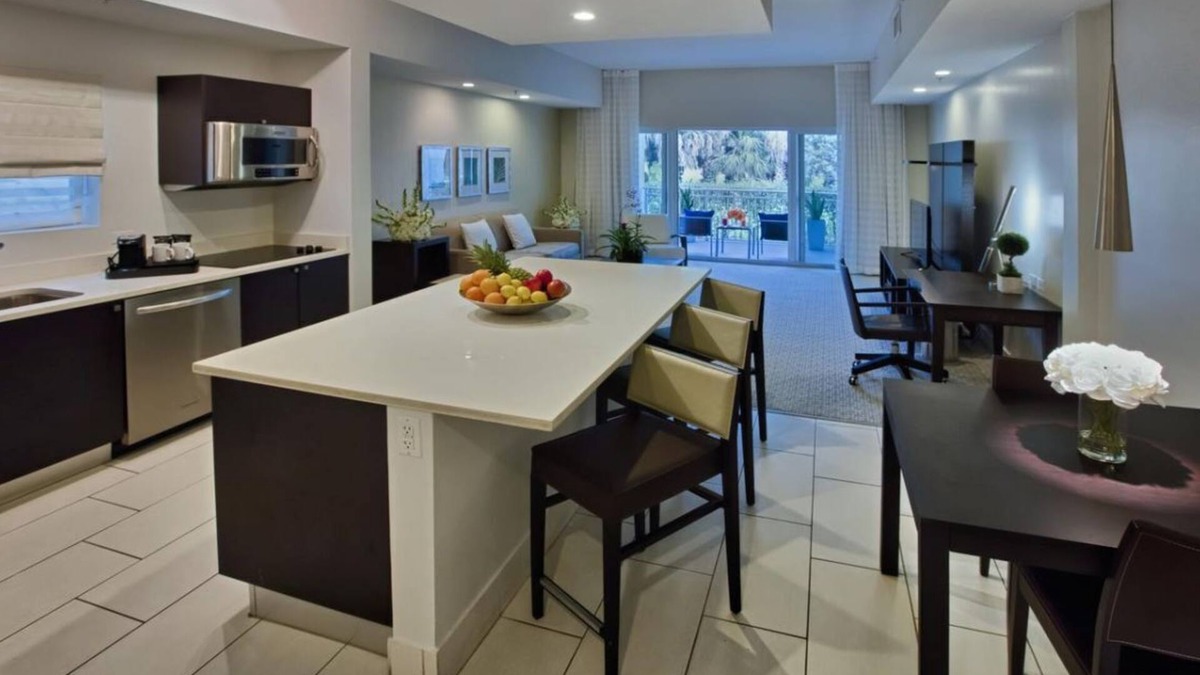 Ludlam Hotel | Convenient Countryside Stay! 2 Relaxing Rooms w/Balcony | Onsite Pool + Spa