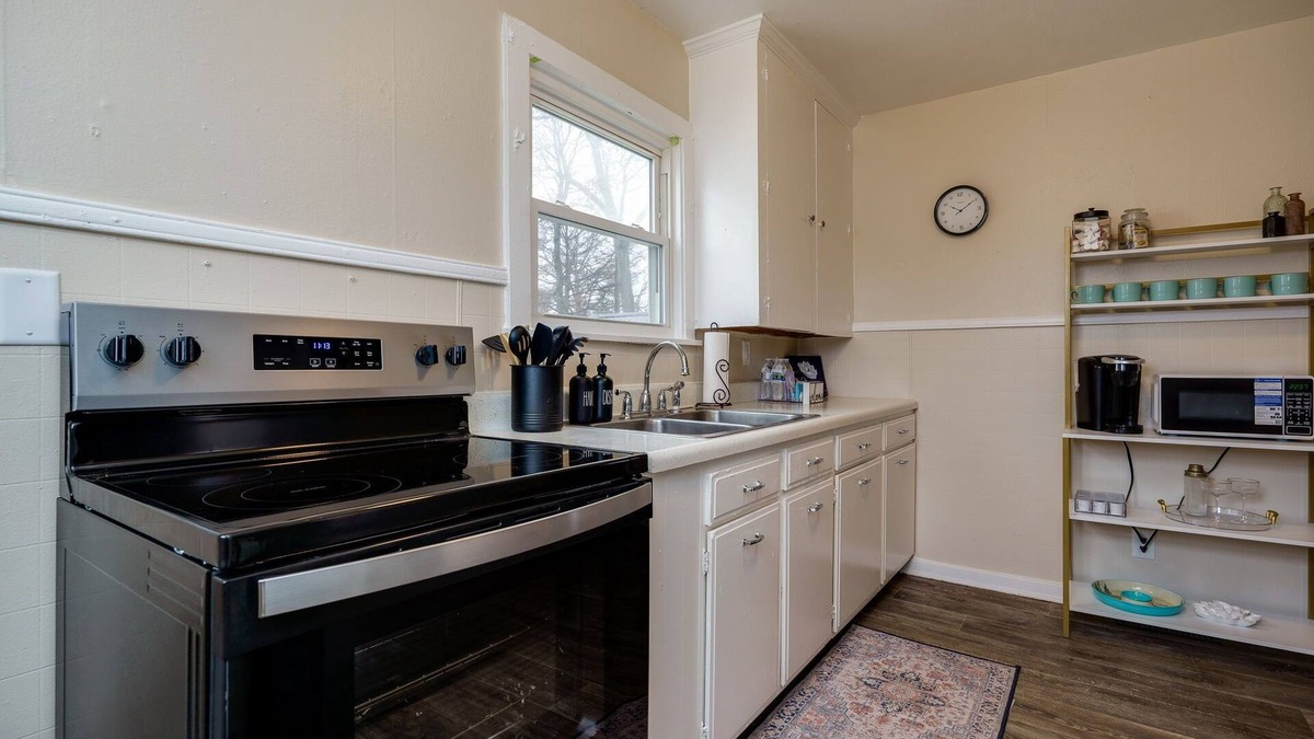 Fairborn House | Convenient Cozy Boho Cottage