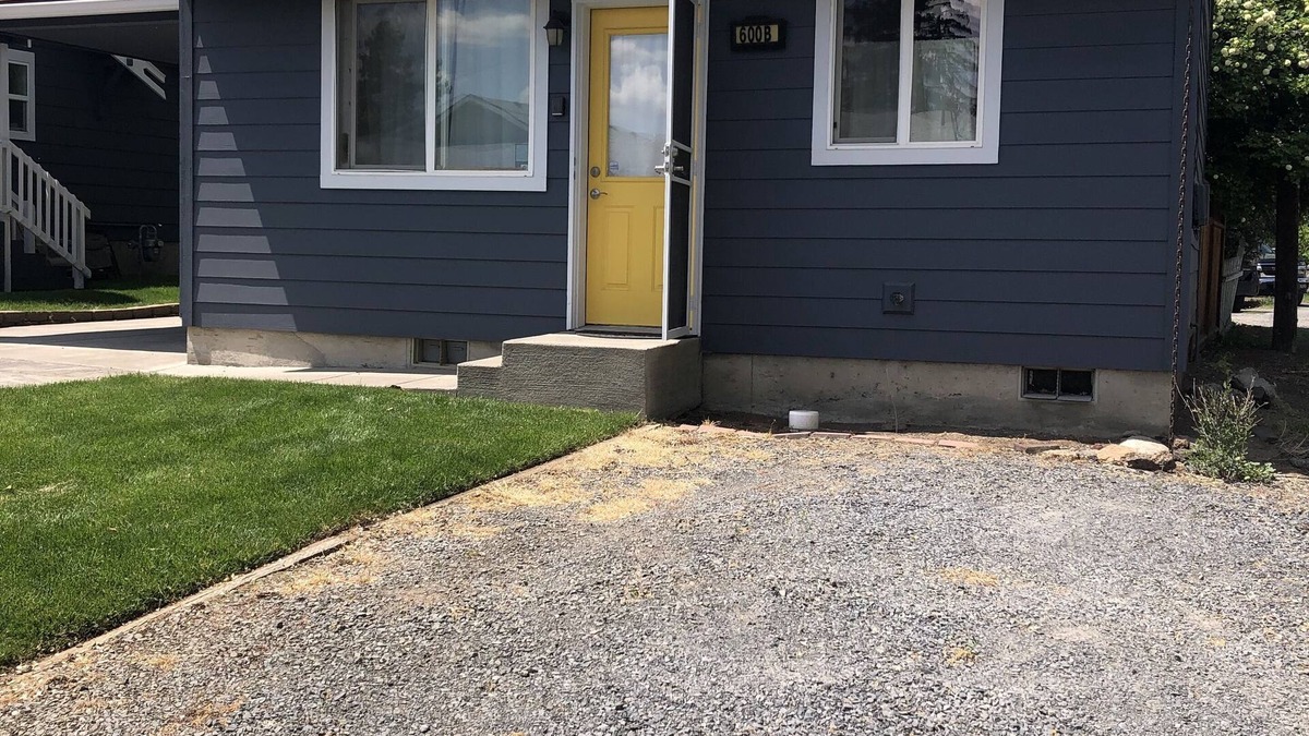 River West Cottage | Convenient & Cozy Cottage On Newport Near River, Downtown & Drake Park