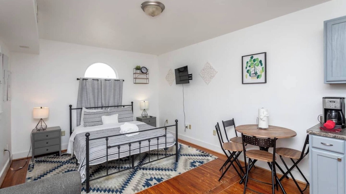 Waynesboro Apartment | Convenient downtown Studio Near SNP, Wineries, Breweries