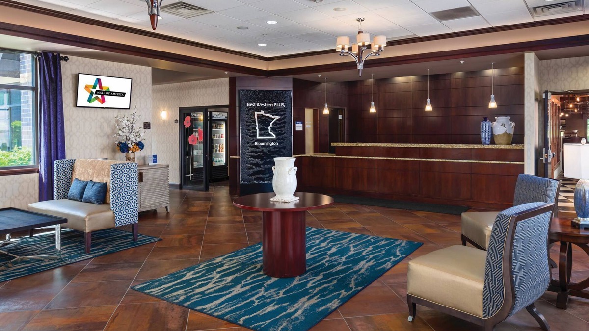 South Loop House | Convenient Family-Friendly: Indoor Pool + Shuttle Service