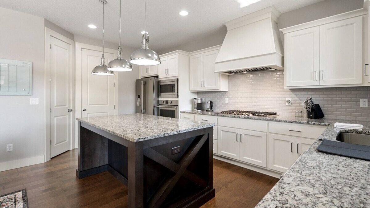 Felida House | Convenient Family Stay Close to Everything!