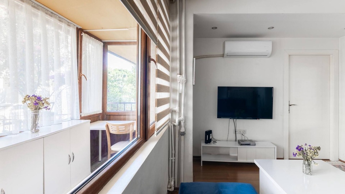 Maltepe Apartment | Convenient Flat 15 min to Bagdat Avenue