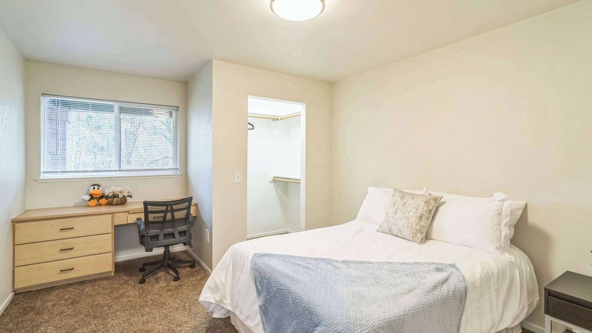 Harlow Apartment | Convenient Getaway Near Autzen Stadium and 5 mins to DT