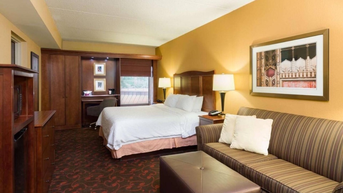Carlisle House | Convenient Getaway with Whirlpool – Close to Gettysburg and Hersheypark, Pets