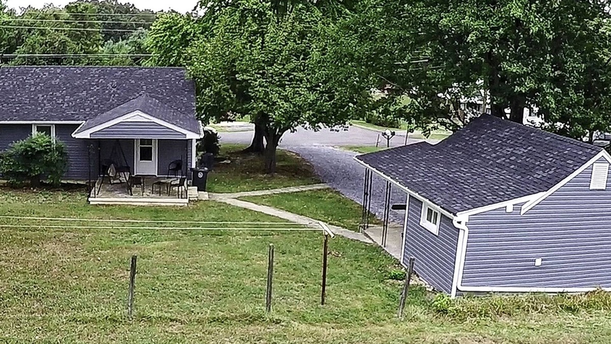 Lynchburg House | Convenient Home With Guest House