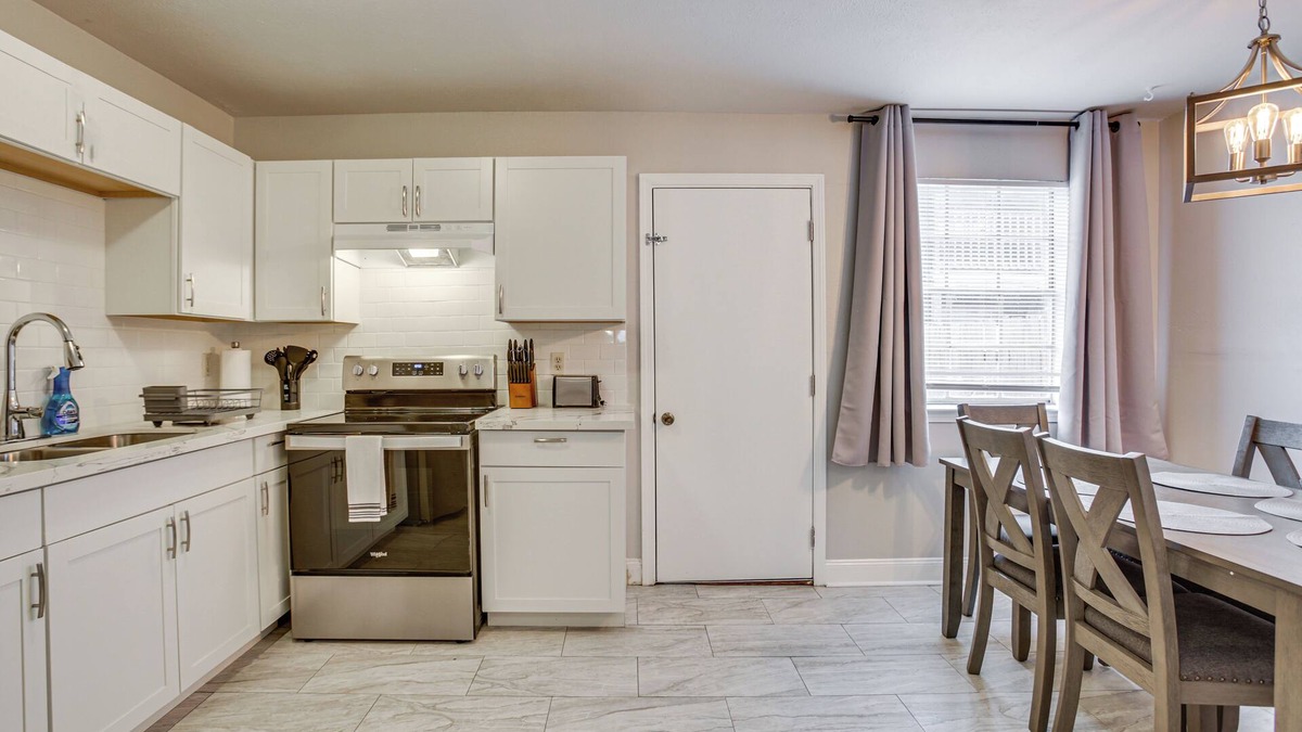 Kenner - Louis Armstrong International Airport House | Convenient Kenner Unit w/Patio - 1 Mi to Airport!